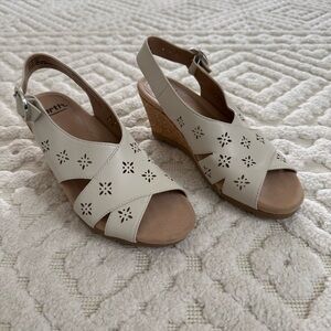 Earth Atalea Bahama Leather Cork Wedge Sandals Laser Cut Slingback Size 6